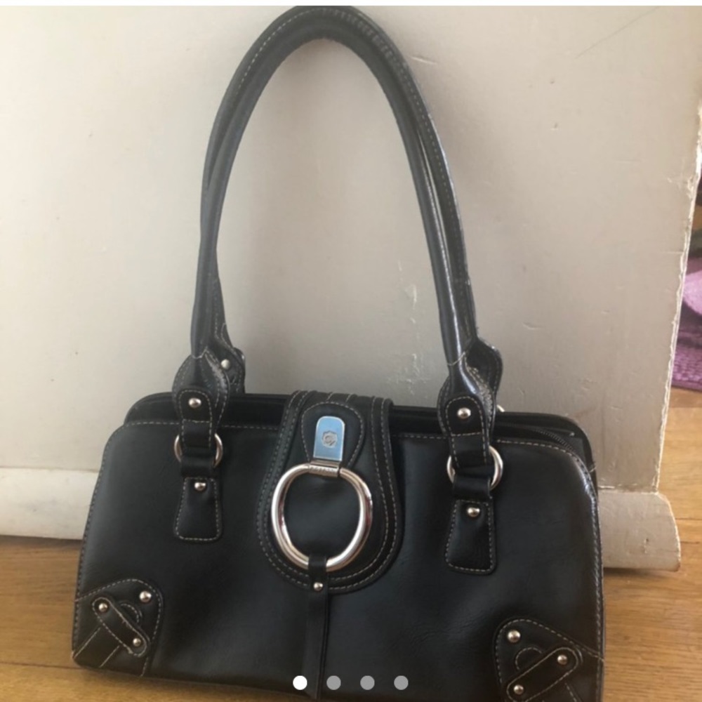 Super cute and trendy Rossetti y2k black hangbag.